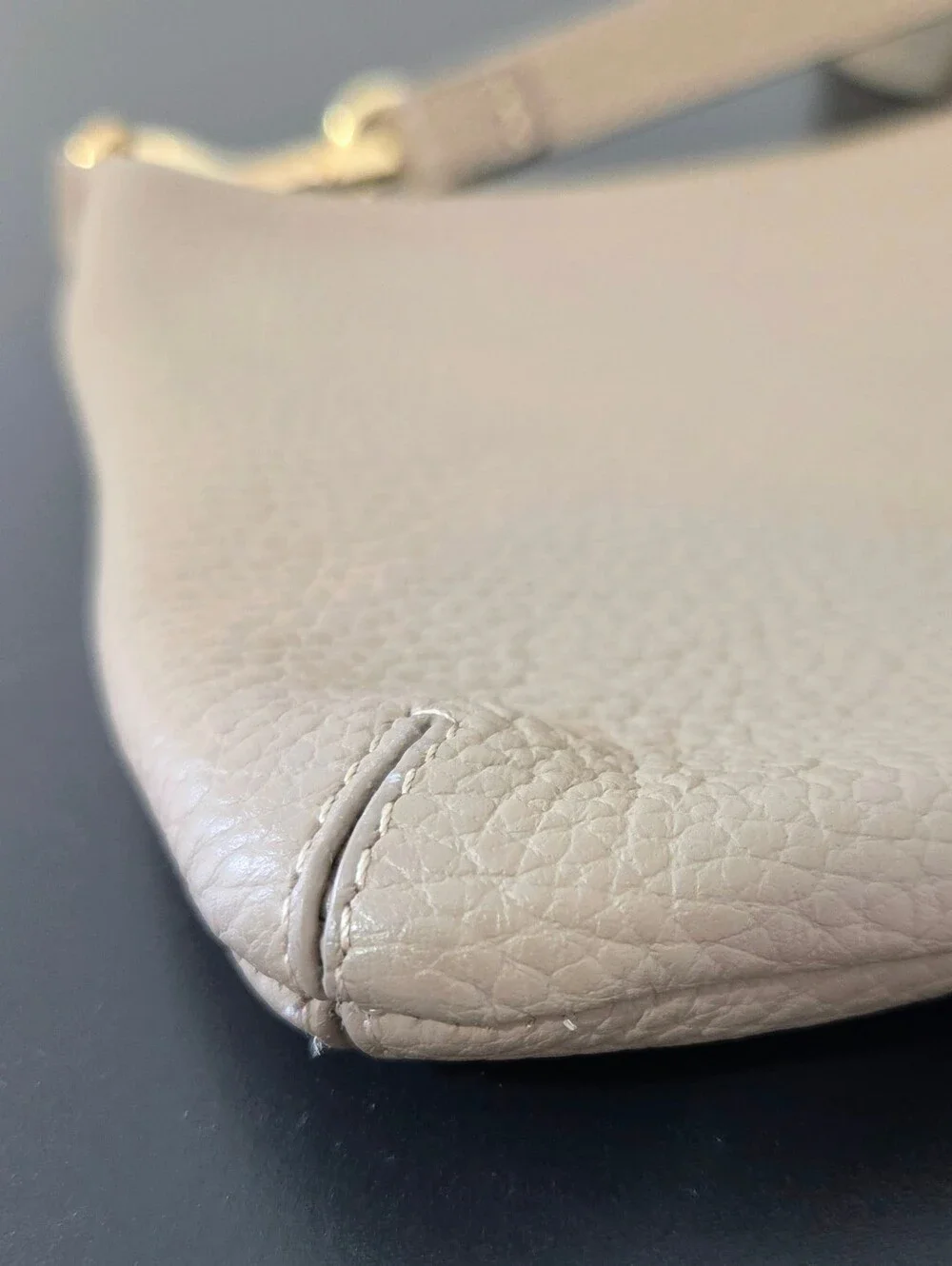 Cuyana Pebbled Leather Curved Crossbody Bag In Stone Beige - Picture 7 of 15
